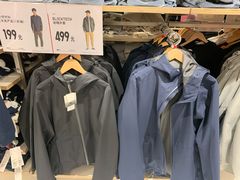 试穿搭配-优衣库(南京建邺万达广场店)