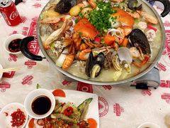 上汤海鲜乳猪煲-凤城康记饭店