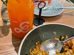 烟熏三文鱼配辣泡菜炒饭-gaga(深圳南山益田假日广场店)