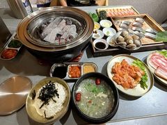 -围炉肉舍•炭烤活鳗•丹东海鲜烤肉(步行街店)