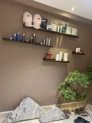 进门的摆饰-JNK皮肤管理中心