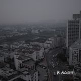 阴雨天的富达大夏[发呆]