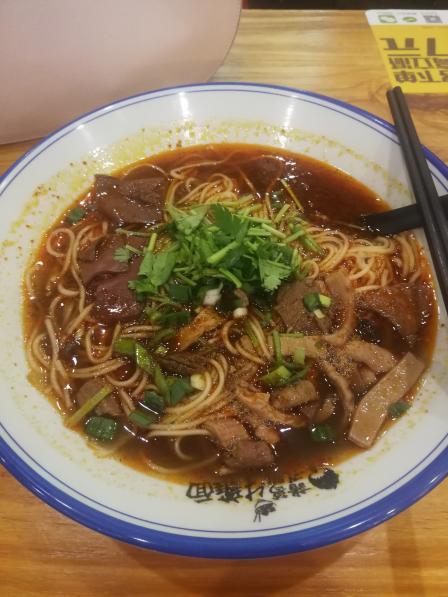 燃面和牛杂面都不错,豌杂面太咸了