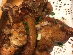 香烤飘香猪蹄-雀蓝川菜(奥体广场店)