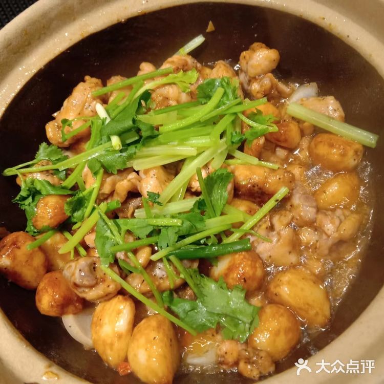 一进店立马就有服务员来接待，落座之后介绍点餐程序