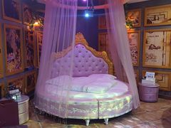 -梦幻城堡轻奢实景酒店(川大望江校区地铁站店)