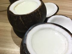 -志龙皇冠吃货椰子铺