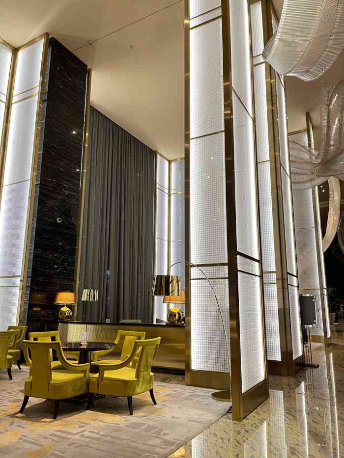 上海静安洲际酒店-"总的来说还是挺好的,就在火车站附近,最重.