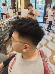-东方先生国潮男士理发馆