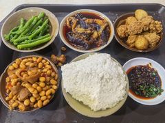 -董哥山城碗碗香(美专校街店)