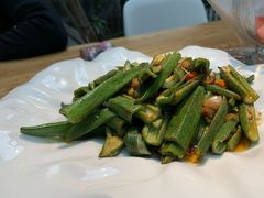 味黄酱焗秋葵-渝半城经典川粤菜(重庆天地店)