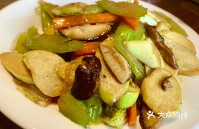Stir-Fried Mushrooms with Water Bamboo