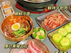 -围炉肉舍•炭烤活鳗•丹东海鲜烤肉(步行街店)