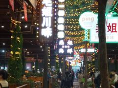 -三亚火车头万人海鲜广场