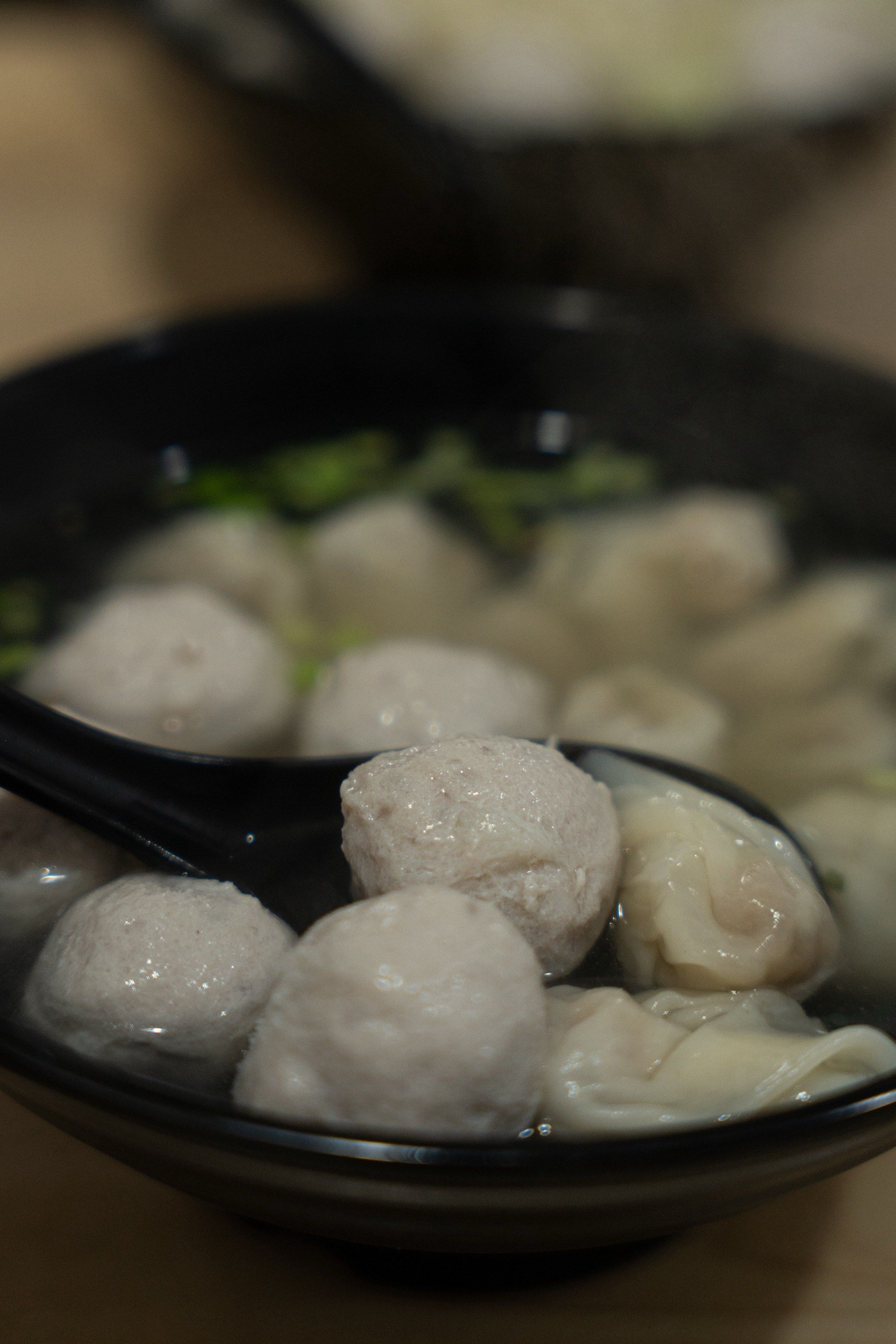 肉圆扁食和面条是一家的,肉粽是隔壁的.