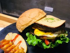 -HIGH FIVE哈福手工汉堡(桂林路店)