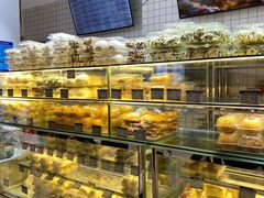 面包甜点陈列柜-白玉兰食品甜凤店(合生汇店)