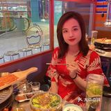 惊‼️这家烤肉店小哥哥颜值可太高了吧