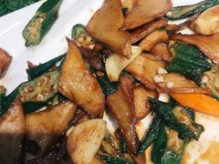 秋葵炒菌菇-八大碗(长青街店)
