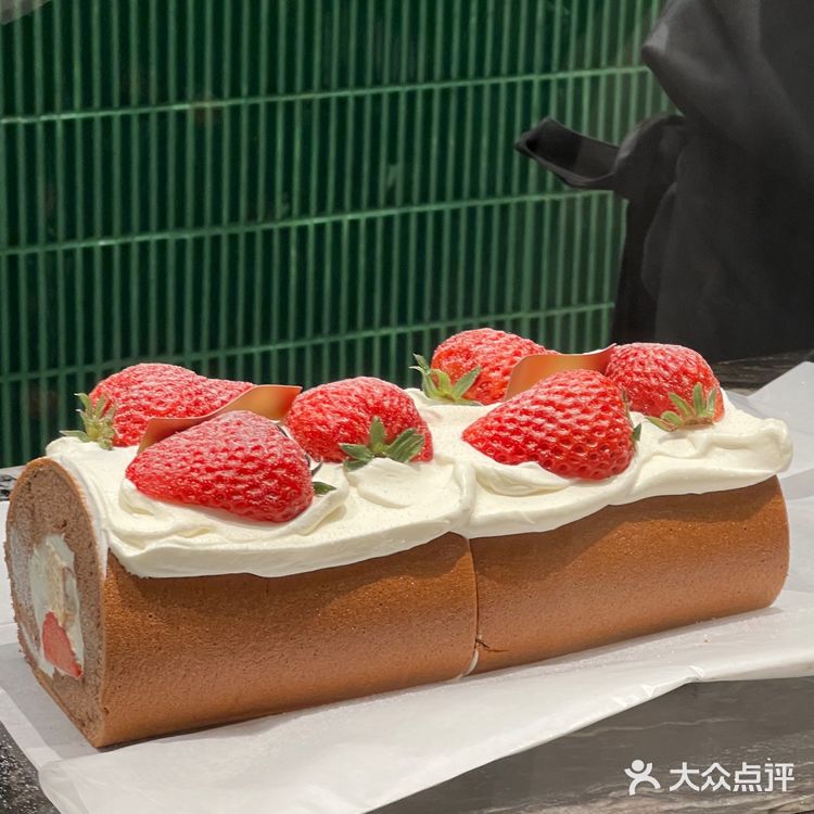 爱Ta带Ta来吃,白蘭草莓布蕾卷