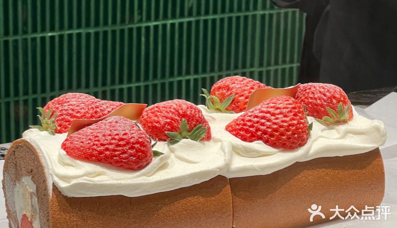 爱Ta带Ta来吃，白蘭草莓布蕾卷