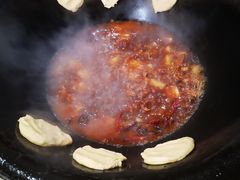-三江鱼东北特色铁锅炖(骆驼店)