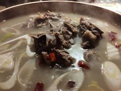 -虾弄弄海派小龙虾·牛羊蝎子火锅