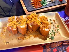 -何师烧烤·小龙虾·江湖川菜·精酿啤酒(中铁西城店)