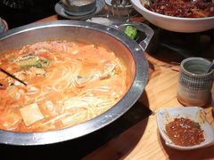 -野山舂·贵州现舂酸汤火锅(鸿通城店)