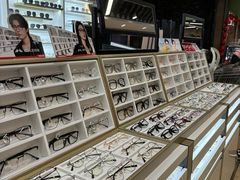 -美式眼镜·授权蔡司.依视路.尼康.豪雅.明月(南翔印象城店)