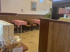 -红宝石·鲜奶小方·海派西点房(南丹店)