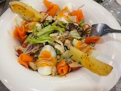 经典沙拉配三文鱼-LA CREPERIE BRETONNE布列塔尼法式餐厅(天童北路店)