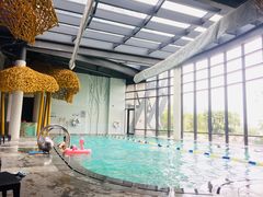 泳池-上海滴水湖皇冠假日酒店