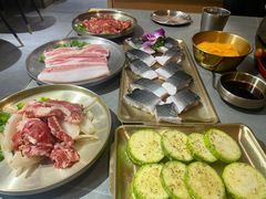 -围炉肉舍丹东海鲜烤肉·烤活鳗(步行街店)