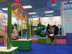 -莫莉幻想儿童乐园(三河燕郊永旺店)