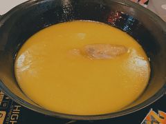 浓厚原只鸡煲花胶汤-鲜入围煮花胶鸡海鲜火锅