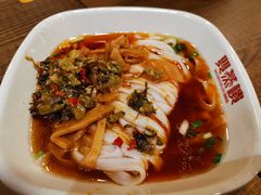 酸菜笋丝米粉-双燕楼·手工馄饨·汤面小吃(世纪汇店)