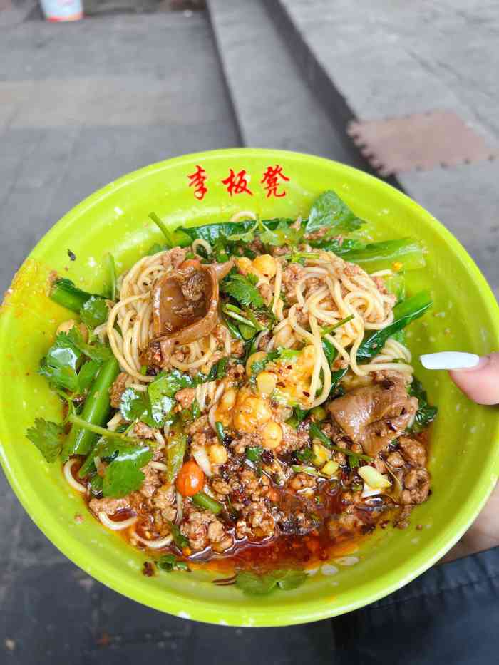李板凳面(朝千路店)-"附近可以一试 下午一点多到店,周围景象.