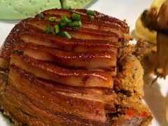 -帅巴人舅母子腊蹄民俗村