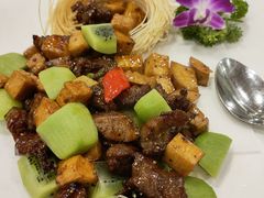 奇异果雪花牛肉粒-峰少印宴·私房菜·生猛海鲜·地道水乡菜(万江店)