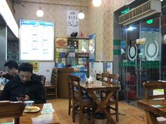 大堂-伊清斋牛肉面(华佗路店)