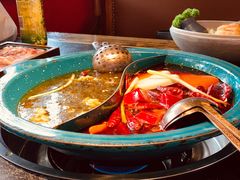 鸳鸯锅（酸菜酥肉豆花锅红锅）-吼堂老火锅(太古里总店)