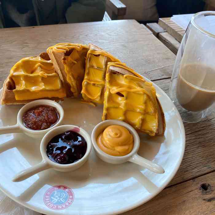 maancoffee漫咖啡(錦輝購物廣場店)-每次都點華夫餅,這次餓了,還點了