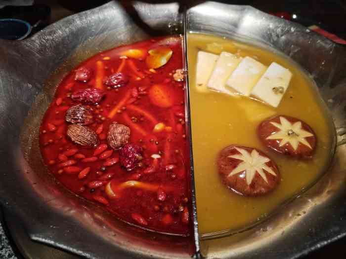 凑凑火锅·茶憩(万象城店)-"点的台式麻辣花椒鸡双拼锅底,可以说是很