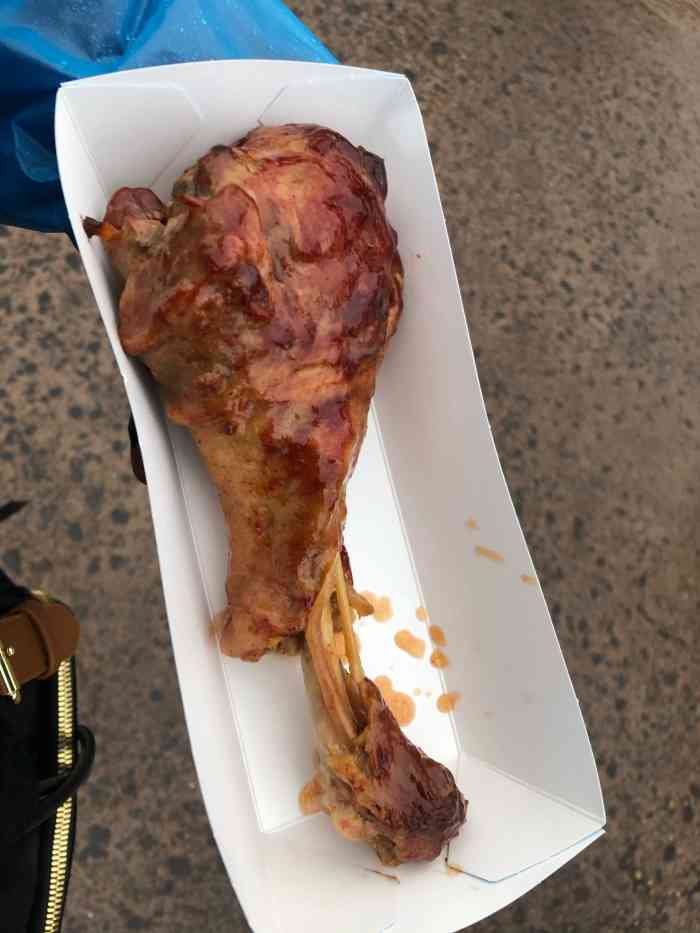 迪士尼火鸡腿-"在迪士尼傍晚不是很饿,但是想要尝尝这网红.