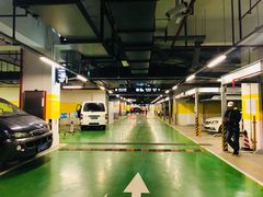 -徐汇日月光地下停车场