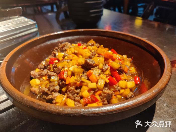 寨子里的钵钵菜·湘西山里菜(火车站店)酸萝卜炒牛肉图片