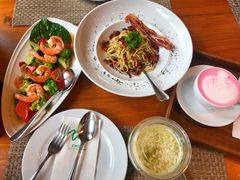 -Chom Cafe and Restaurant