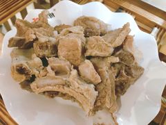 汤锅里的排骨-一把火北京烤鸭(海昌路店)