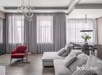 今日分享营造出顶天立地的效果，在视觉上拔高空间